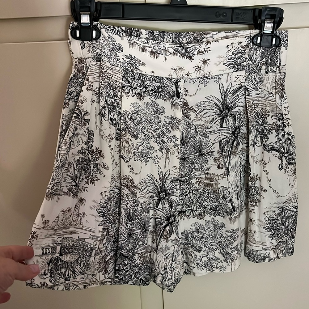 H & M shorts size 4